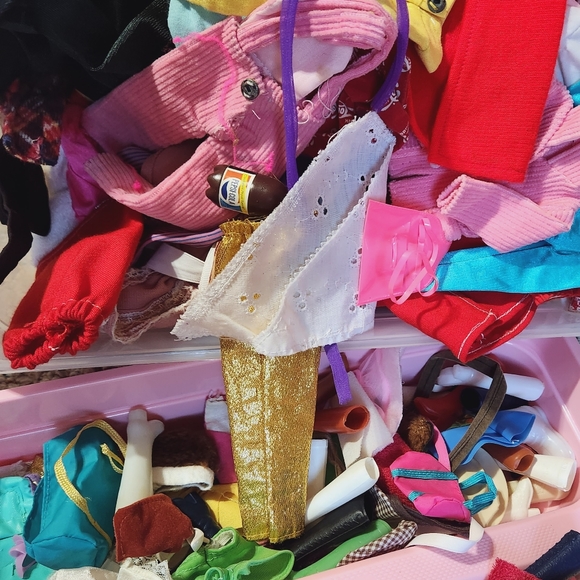 Barbie Mystery Box Vintage Surpirise Accessories Clothing 1960s to 1980s Era Bag - Picture 2 of 2